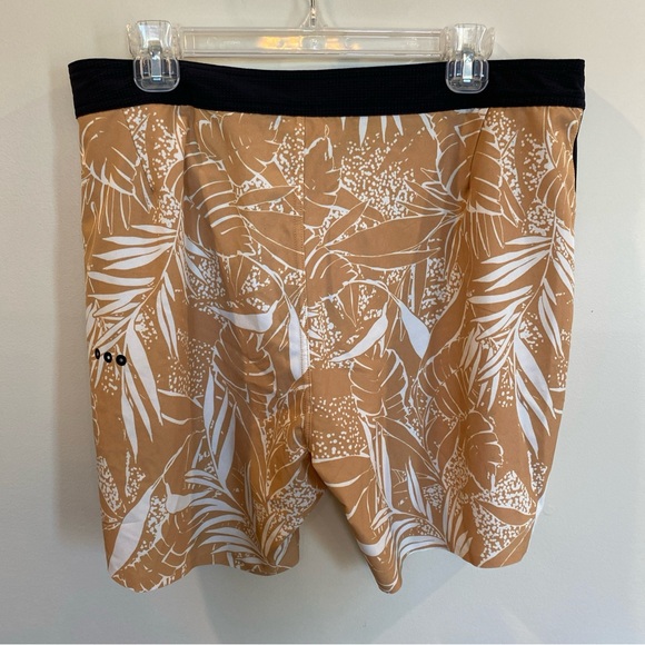 Mens Vuori Peak Board Shorts Yellow Size 36 - Picture 4 of 6